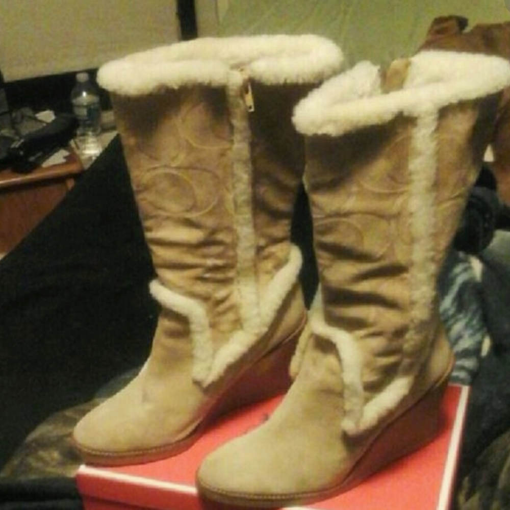 SOLD ❄Authentic Coach Suede Wedge Winter Boots ❄ - Picture 4 of 4